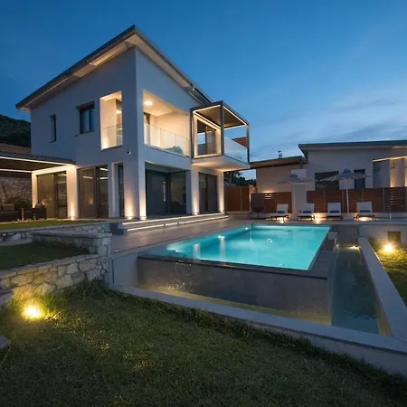 Villa Mrs Grey Luxury Spartokhorion